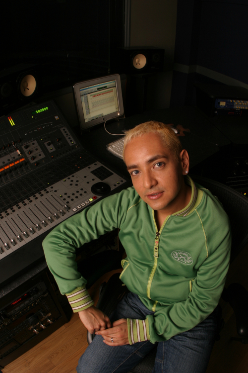 「ワンオペラジオ生放送」で築く、リスナーとの絆とは─DJ TAROに聞く25年の歴史